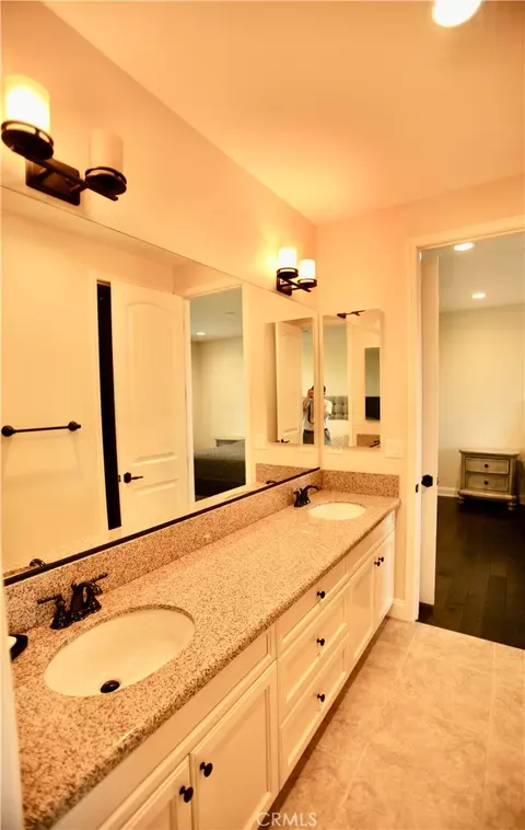 Bath - 41907 Arbor Glen Dr, Temecula, CA 92592 photo 4 of 4