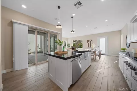Entry Way - 157 Scale, Irvine, CA 92618 photo 5 of 16