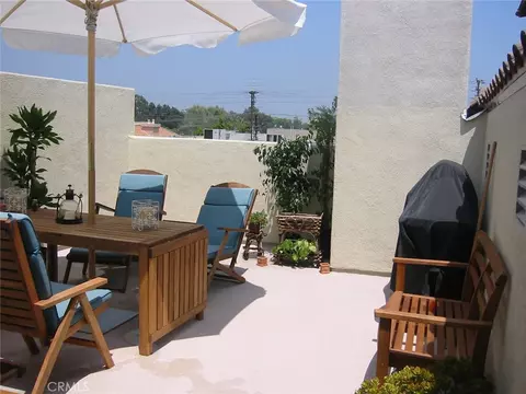 10623 Moorpark St #1, Toluca Lake, CA 91602