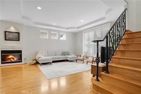10623 Moorpark St #1, Toluca Lake, CA 91602
