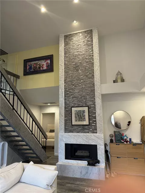 18445 Hatteras St #402, Tarzana, CA 91356