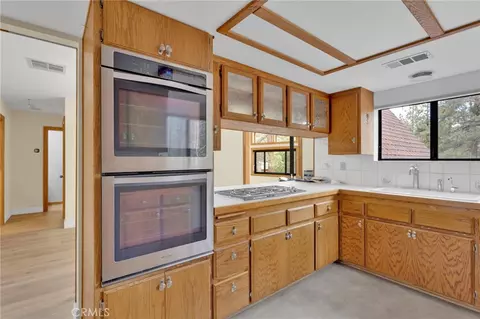 Kitchen - 985 Pheasant, Wrightwood, CA 92397 photo 2 of 3
