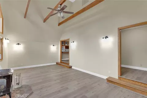 Living - 985 Pheasant, Wrightwood, CA 92397 photo 3 of 4