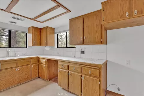 Kitchen - 985 Pheasant, Wrightwood, CA 92397 photo 3 of 3
