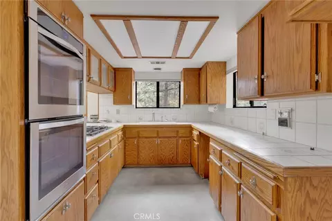 Kitchen - 985 Pheasant, Wrightwood, CA 92397 photo 1 of 3