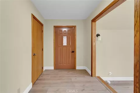 Entry Way - 985 Pheasant, Wrightwood, CA 92397 photo 1 of 7