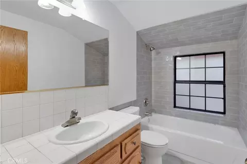 Bath - 985 Pheasant, Wrightwood, CA 92397 photo 5 of 6