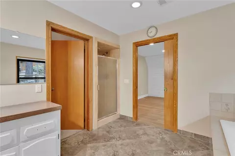 Entry Way - 985 Pheasant, Wrightwood, CA 92397 photo 2 of 5