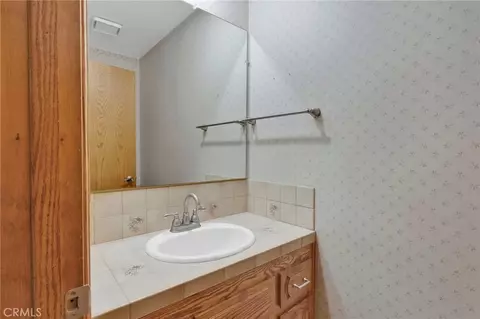 Bath - 985 Pheasant, Wrightwood, CA 92397 photo 1 of 6