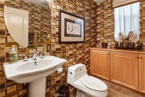 Bath - 1842 Richards Pl, Upland, CA 91784 photo 1 of 3