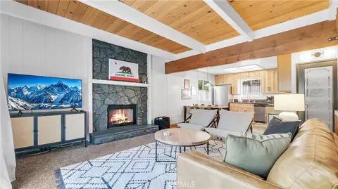 Living - 32794 Cougar Ln, Arrowbear, CA 92382 photo 2 of 4