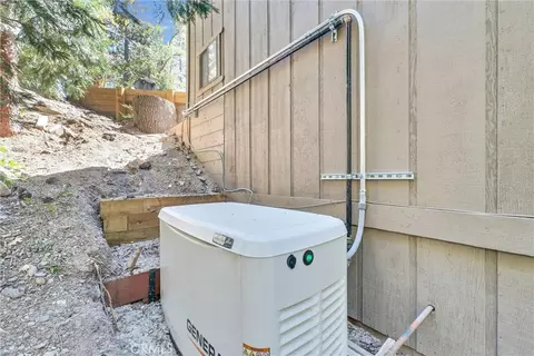 Exterior - 32794 Cougar Ln, Arrowbear, CA 92382 photo 3 of 14