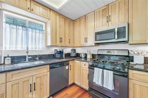 Kitchen - 32794 Cougar Ln, Arrowbear, CA 92382 photo 3 of 3