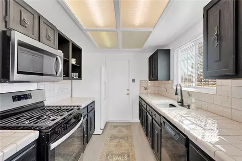 Kitchen - 16020 Lime, Hesperia, CA 92345 photo 3 of 3