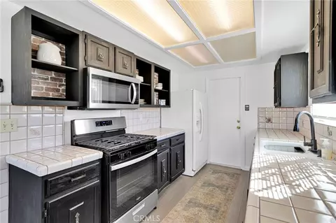 Kitchen - 16020 Lime, Hesperia, CA 92345 photo 2 of 3