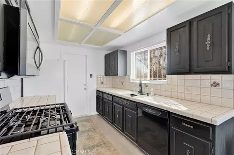 Kitchen - 16020 Lime, Hesperia, CA 92345 photo 1 of 3