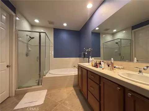 Bath - 2750 Oak Hill Dr #16, Ontario, CA 91761 photo 2 of 2