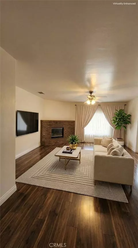 9909 Mona Lisa Ln, Bakersfield, CA 93312