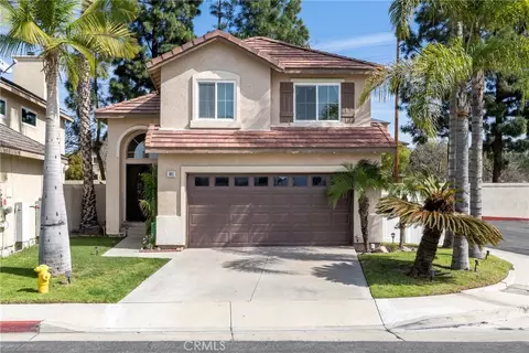901 Primrose Ln, Corona, CA 92878