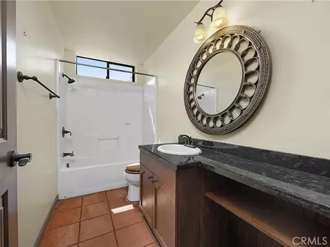 Bath - 30721 Condor Pl, Tehachapi, CA 93561 photo 2 of 5
