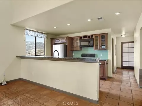 Kitchen - 30721 Condor Pl, Tehachapi, CA 93561 photo 2 of 2