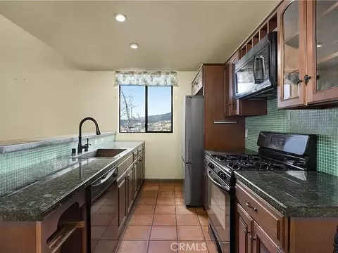 Kitchen - 30721 Condor Pl, Tehachapi, CA 93561 photo 1 of 2