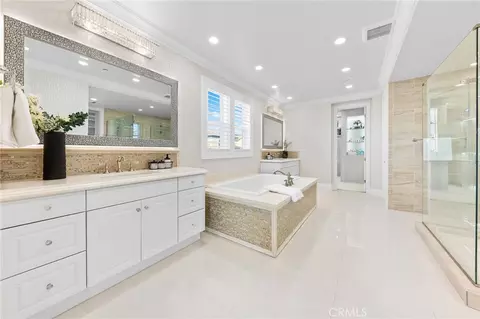 Bath - 123 Calderon, Irvine, CA 92618 photo 3 of 8