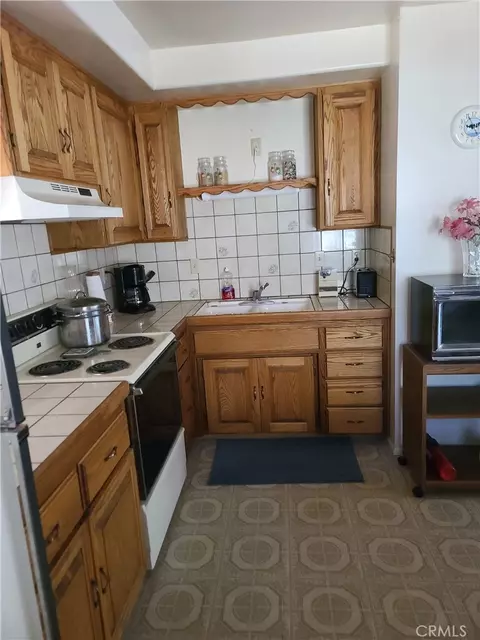 Kitchen - 970 D Ln, Big Bear City, CA 92314 photo 1 of 4