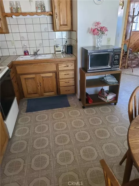Kitchen - 970 D Ln, Big Bear City, CA 92314 photo 2 of 4