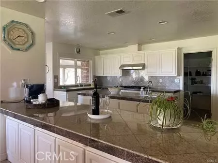 Kitchen - 42980 Calle Montecillo, Temecula, CA 92590 photo 1 of 2