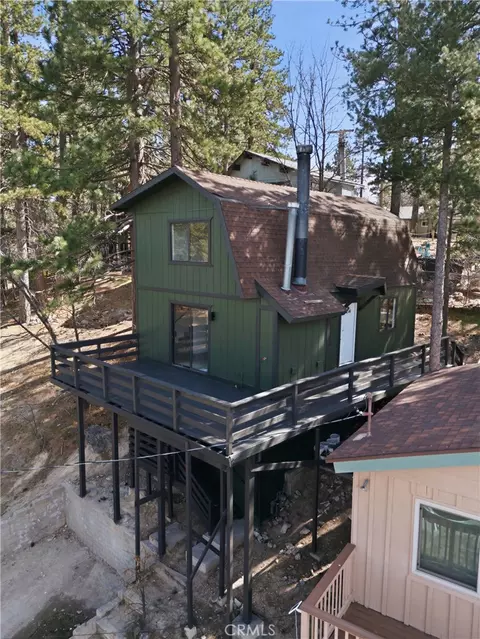 2386 Independence Ln, Running Springs, CA 92382