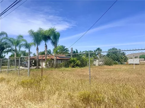 1666 E Rider, Perris, CA 92571 photo 2