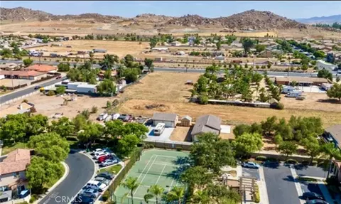 1666 E Rider, Perris, CA 92571 photo 9