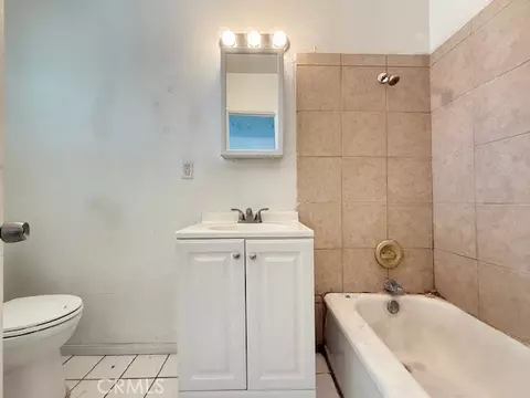 Bath - 818 E C St, Colton, CA 92324 photo 3 of 3