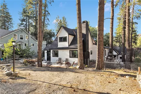 Exterior - 1056 Eagle Rd, Wrightwood, CA 92397 photo 4 of 19