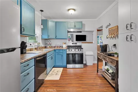 Kitchen - 1056 Eagle Rd, Wrightwood, CA 92397 photo 1 of 2