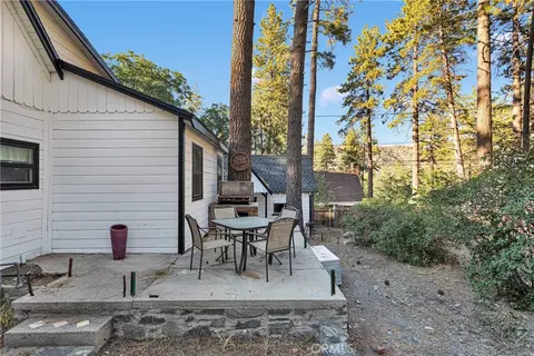 Exterior - 1056 Eagle Rd, Wrightwood, CA 92397 photo 13 of 19