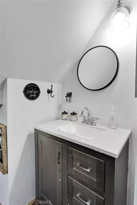 Bath - 1056 Eagle Rd, Wrightwood, CA 92397 photo 3 of 3