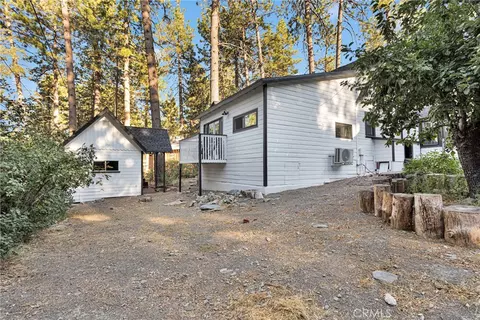 Exterior - 1056 Eagle Rd, Wrightwood, CA 92397 photo 9 of 19