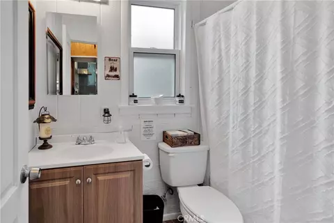 Bath - 1056 Eagle Rd, Wrightwood, CA 92397 photo 1 of 3