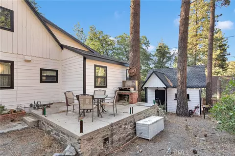 Exterior - 1056 Eagle Rd, Wrightwood, CA 92397 photo 12 of 19