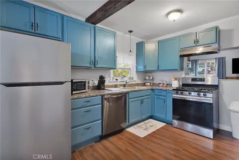 Kitchen - 1056 Eagle Rd, Wrightwood, CA 92397 photo 2 of 2