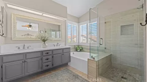 Bath - 13625 Oxford Ct, Chino, CA 91710 photo 3 of 4