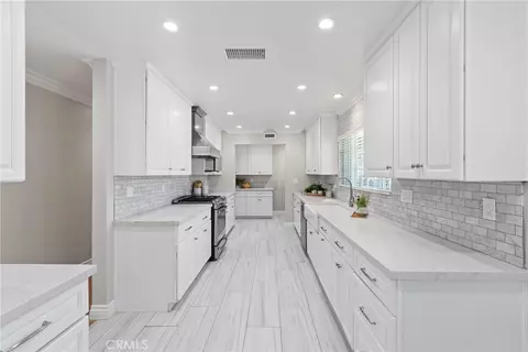 Entry Way - 504 E Comstock, Glendora, CA 91741 photo 3 of 3