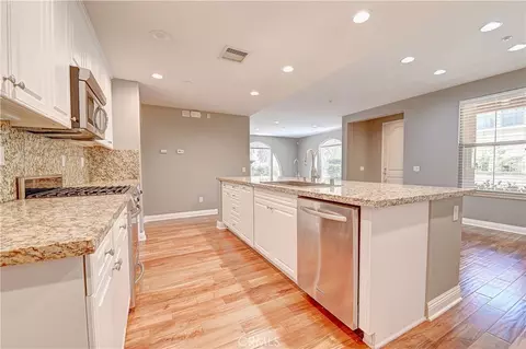 Kitchen - 135 Pathway, Irvine, CA 92618 photo 5 of 5