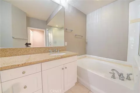 Bath - 135 Pathway, Irvine, CA 92618 photo 2 of 4