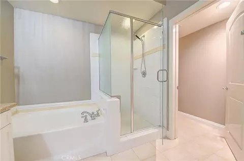 Bath - 135 Pathway, Irvine, CA 92618 photo 1 of 4