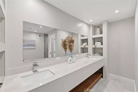 Bath - 940 N Silent Ranch Dr, Glendora, CA 91741 photo 6 of 11