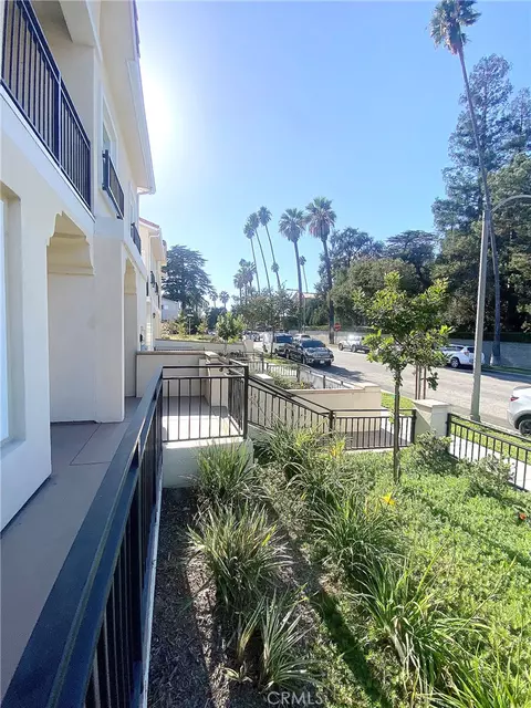 Exterior - 300 Alhambra Rd E #E, Alhambra, CA 91801 photo 5 of 6