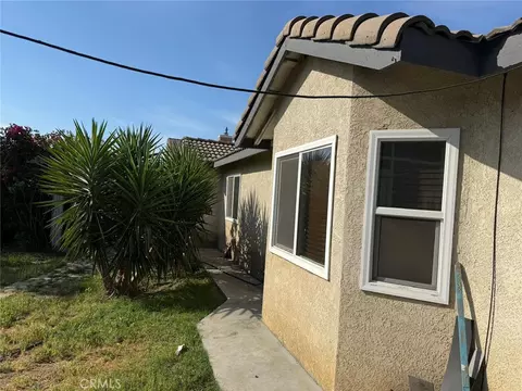 Exterior - 10517 Dream St, Bloomington, CA 92316 photo 5 of 8